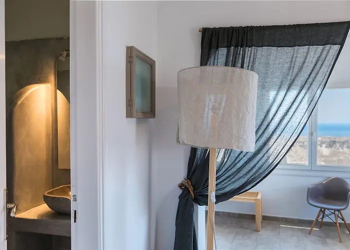 Grand View - Megalochori Santorini 4*