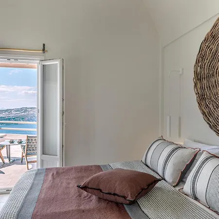 Grand View - Megalochori Santorini 4*
