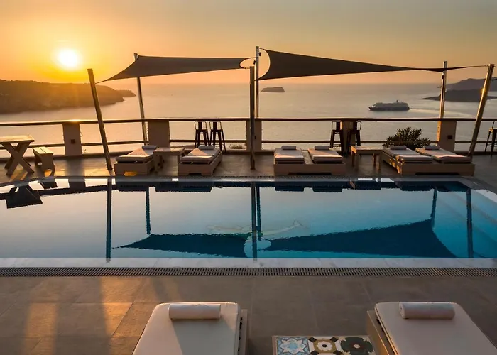 Grand View - Megalochori Santorini Aparthotel 4*