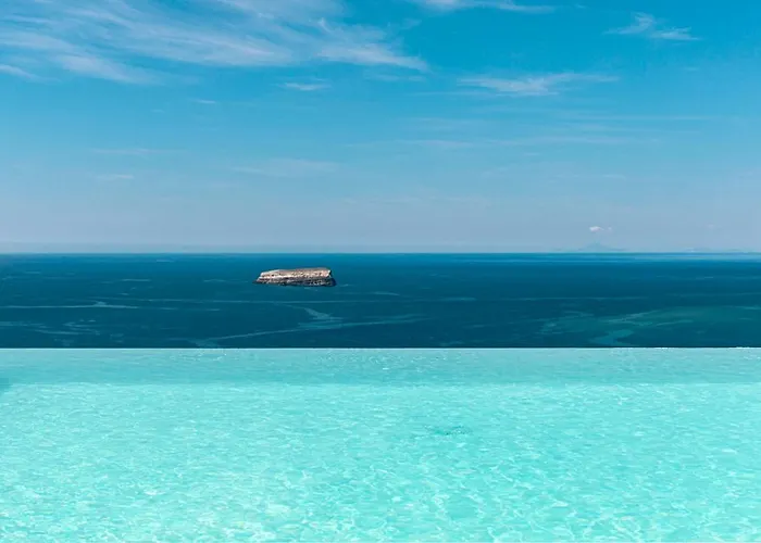 Grand View - Megalochori Santorini 4*