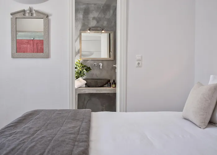 Grand View - Megalochori Santorini 4*