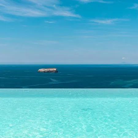 Grand View - Megalochori Santorini 4*