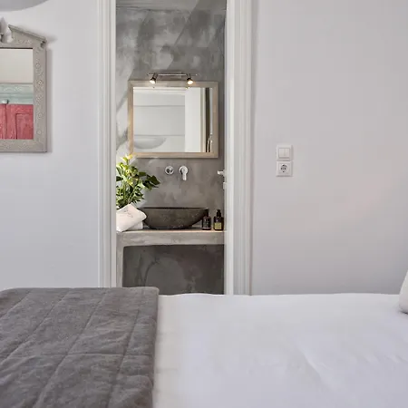 Grand View - Megalochori Santorini 4*