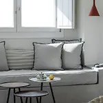 Grand View - Megalochori Santorini 4*