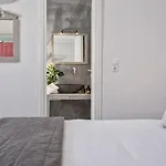 Grand View - Megalochori Santorini 4*