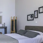 מלון דירות Grand View - Megalochori Santorini 4*